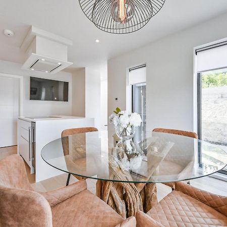 1 The Nest - Luxury Modern House Nr Beach & Bars With Sea Views & Free Parking Villa Чарлстаун Екстериор снимка