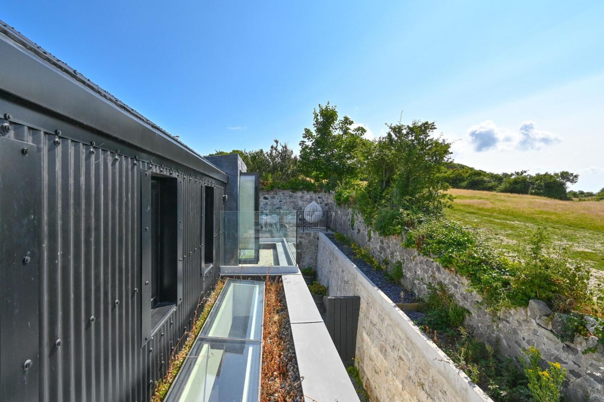 1 The Nest - Luxury Modern House Nr Beach & Bars With Sea Views & Free Parking Villa Чарлстаун Екстериор снимка
