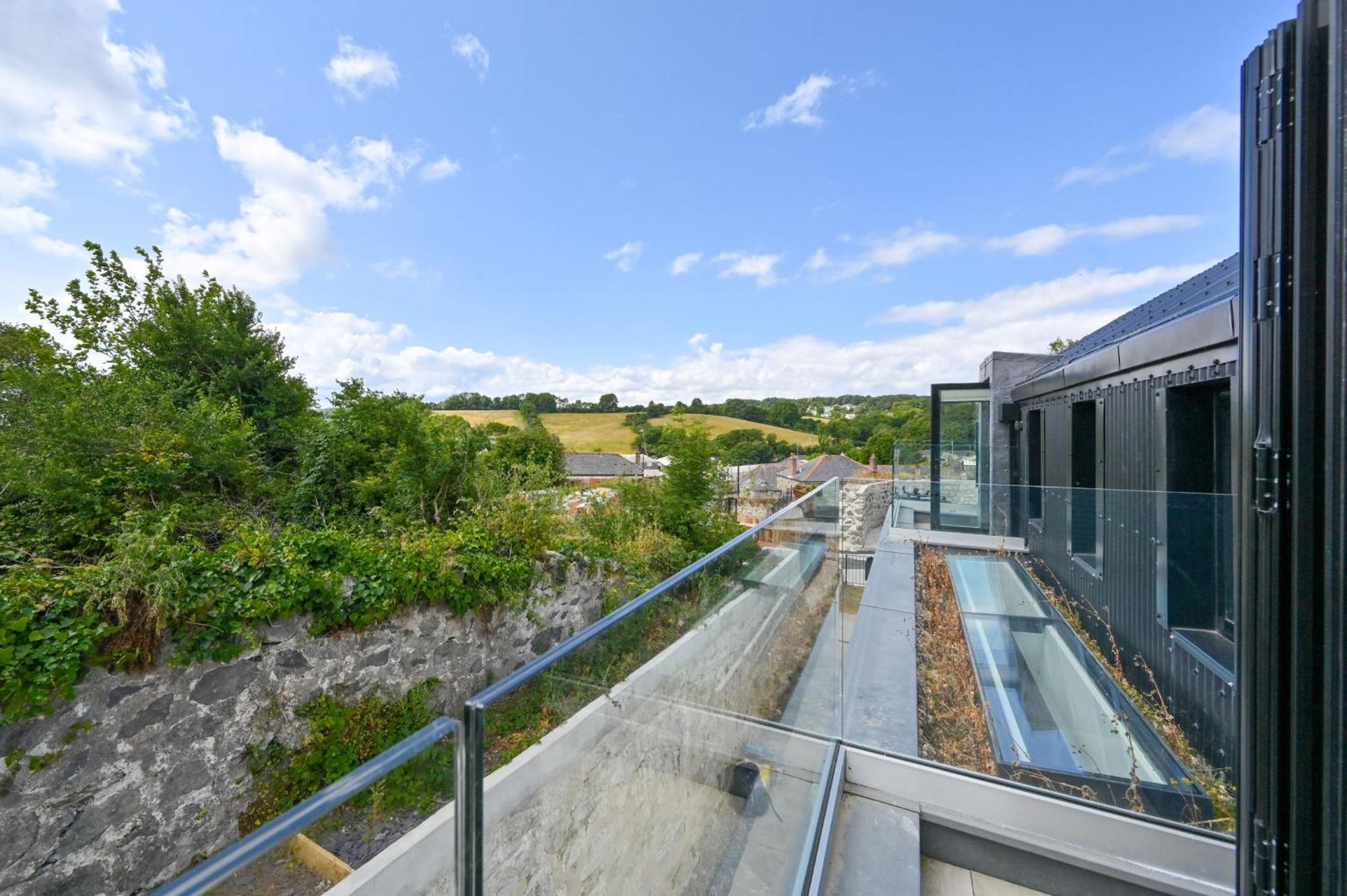 1 The Nest - Luxury Modern House Nr Beach & Bars With Sea Views & Free Parking Villa Чарлстаун Екстериор снимка