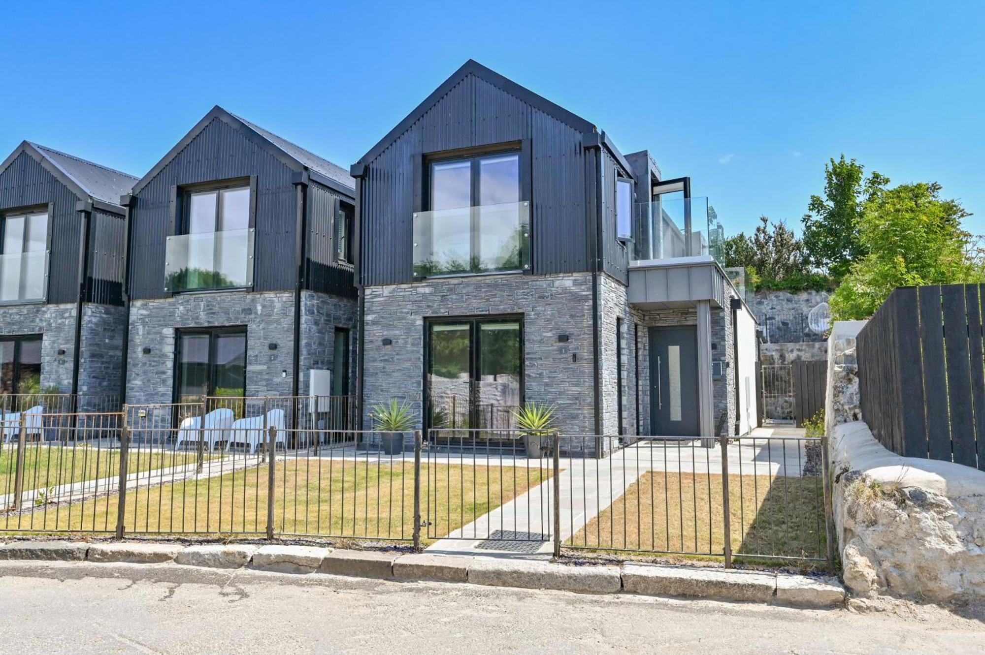 1 The Nest - Luxury Modern House Nr Beach & Bars With Sea Views & Free Parking Villa Чарлстаун Екстериор снимка